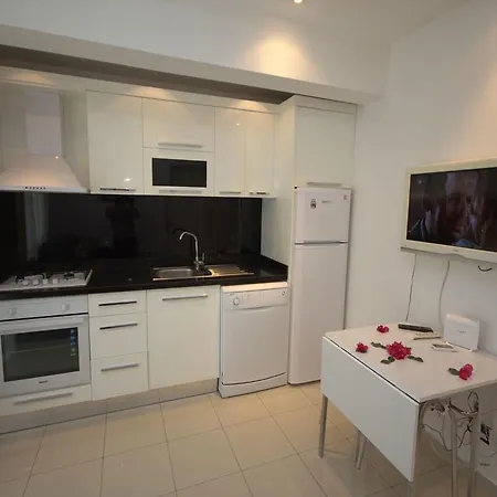1 Bedroom At The Famous Cleopatra Beach شقة *